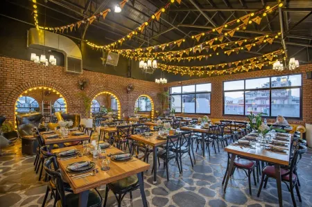 Gaas BaasCo Отели рядом с достопримечательностью «Indra Chowk»