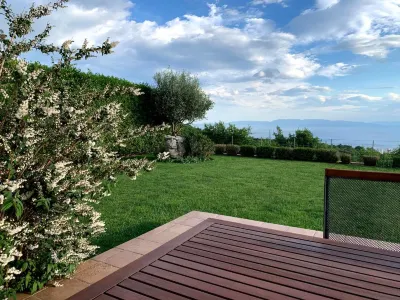 Terra Magica Deluxe Apartment or Room with Private Parking, Terrace and Sea View Hotel a 