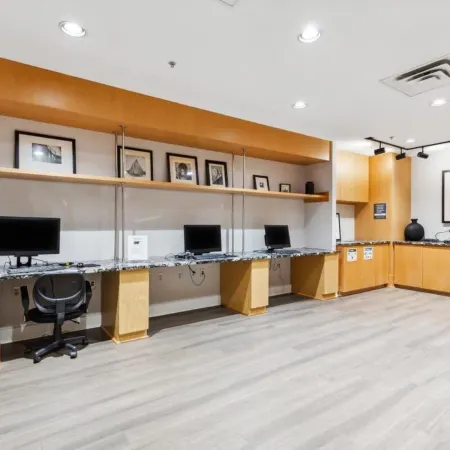 2Br Luxury City Suite with Gym & Pool
