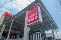 RedDoorz Near Dr Oen Solo Baru Hospital Hotels near Makam Simbar Joyo Soko