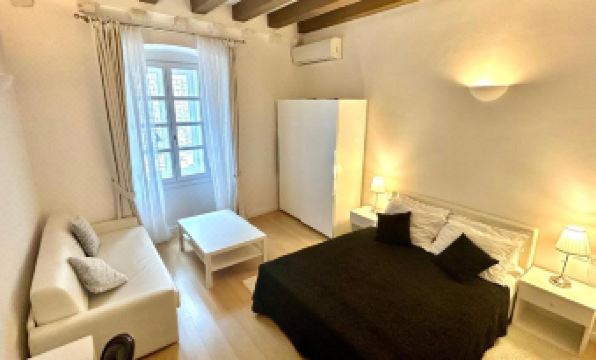 3. 룸 클라리사 팰..