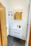 Charming City Apartment with parking spot - โฮมสเตย์