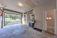 4 Mi to Jax! Quiet, Pet-Friendly Northside Studio