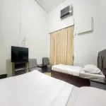 RedDoorz Near Pelabuhan Sri Bintan Pura Tanjungpinang Hotels in West Tanjungpinang