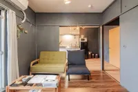 "Route 99" Balinese style room, free Swith&Netflex unit 203 - Apartments