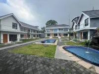 Grand Wijaya Hotel and Villa Sarangan Hôtels à : Magetan