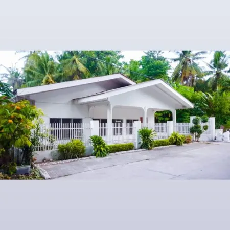 Luna Oslob Travellers Inn