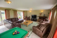 Errichel House and Cottages - parking