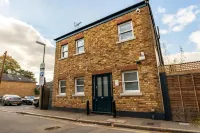 Albert Arms - Inns