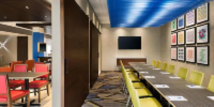 Holiday Inn Express & Suites HEATH - NEWARK by IHG
