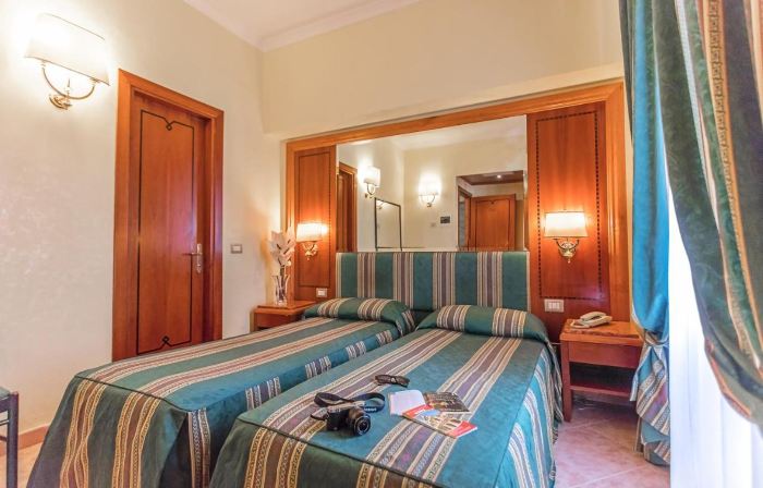 Raeli Hotel Lux