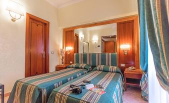 Raeli Hotel Lux