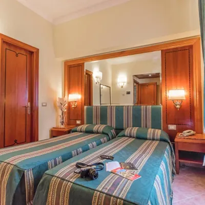 رايلي هوتل لوكس Hotels near لا ريناسينت