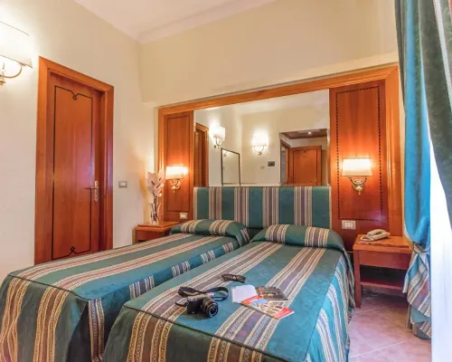 Raeli Hotel Lux Hoteles cerca de Grandes Almacenes La Rinascente