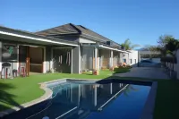Two Fat Owls Guesthouse - Pools