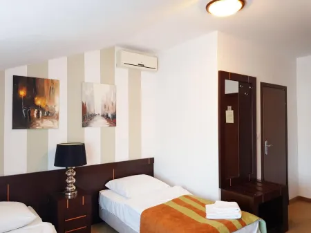 Centrum Konferencyjno-Apartamentowe Mrówka Отели в г. Юзефув