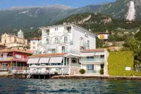 Hotel Vega Hotel in zona Sentiero degli Ulivi per Malcesine/Speck Stube