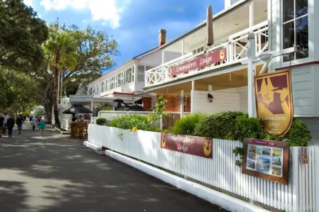 Commodores Lodge Отели в г. Рассел