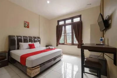 RedDoorz near RS Adam Malik Medan 2 Hotel dekat Indomaret Simpang Selayang