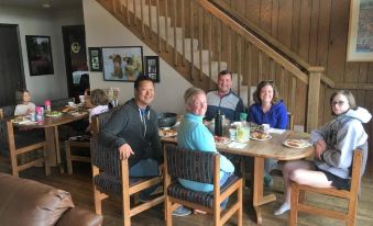 Clam Gulch Lodge