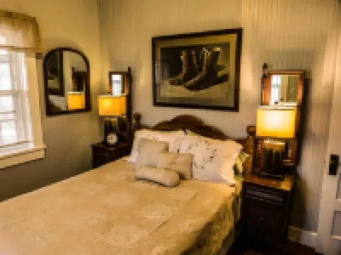 Nolichuckey Bluffs Bed & Breakfast Cabins