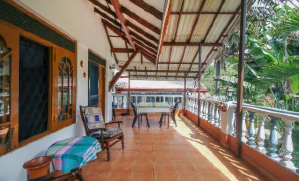 Lioni Holidays Villa - Housity