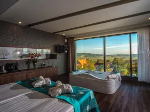 Castellum Hotel Hollókő