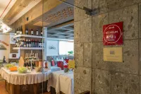 Hotel Alla Posta - Famiglia Pra Dal 1866 a Caprile - breakfast