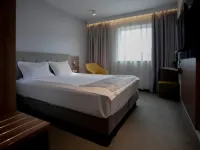 Abton Hotel โรงแรมใกล้สนามบินวลาดีสลาว์ เรย์มอนต์