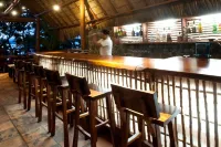 基卡羅島小屋-卡尤加系列成員 - 酒吧
