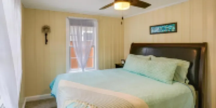 Cozy 3 Oaks Cottage in Gulfport Close to Beach! - Maison De Vacances