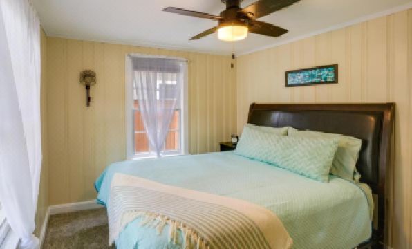 Cozy 3 Oaks Cottage in Gulfport Close to Beach! - Housity