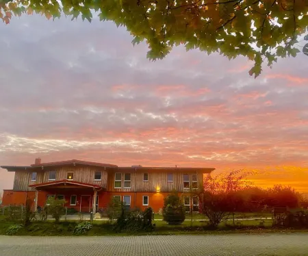 Hotel Rappenhof Отели в г. Вольфхаген