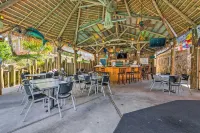 On-Site Beach Bar: Sunny Perdido Key Cottage!