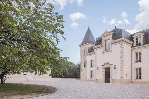 Château Sénéjac Hotels in Le Pian-Médoc