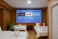 Thu Hien Hotel – Near the Market with Projector