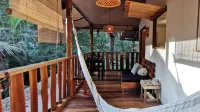 Colibri Apartments - Private Kitchen & Bathroom - 4 Min Walk to the Beach!