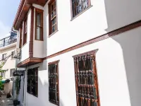 BÜTÜNOĞLU PANSİYON Hotels near بوابة هادريان