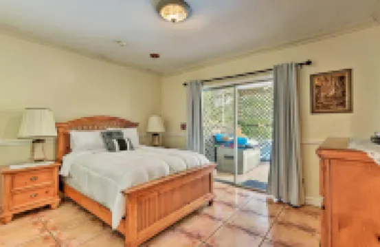 精緻的中心邁阿密小平房：距離中海灘10英里！