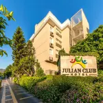 Julian Club Hotel Hôtels à : 