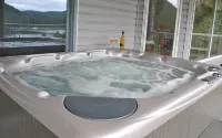 Madeira Park Oceanview Suites - Hot Tub
