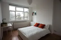 Tooting Bec Rooms by DC London Rooms Hotels in 
