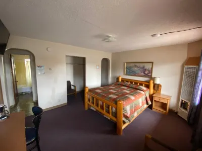 Rainbow Motel Hotels near Hellie's TePee Pools and Spa