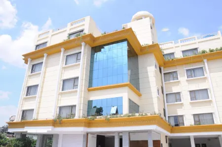 Hotel City Heart Shirdi Отели рядом с достопримечательностью «Shree Saibaba Sansthan Trust, Shirdi»