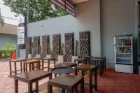 RedDoorz Plus Near Patung Kuda Undip Hotels in Banyumanik