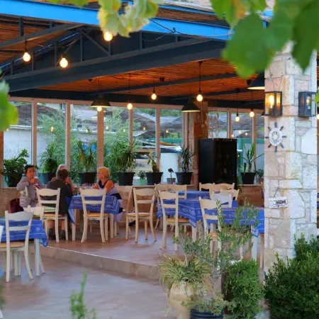 Hotel Jali Отели рядом с достопримечательностью «Пляж Паласа»