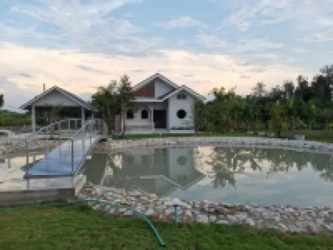 น้ำหอม รีสอร์ท โรงแรมในอำเภอ ทัพทัน