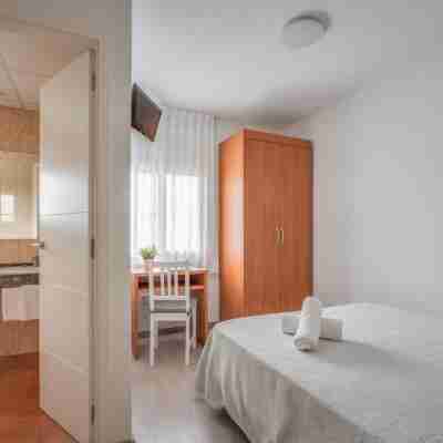 Hotel Tolosa Rooms