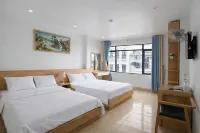 Sea Side Hotel & Music Box - 2-Star