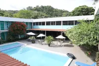 Pacific Coast Hotel - Pool